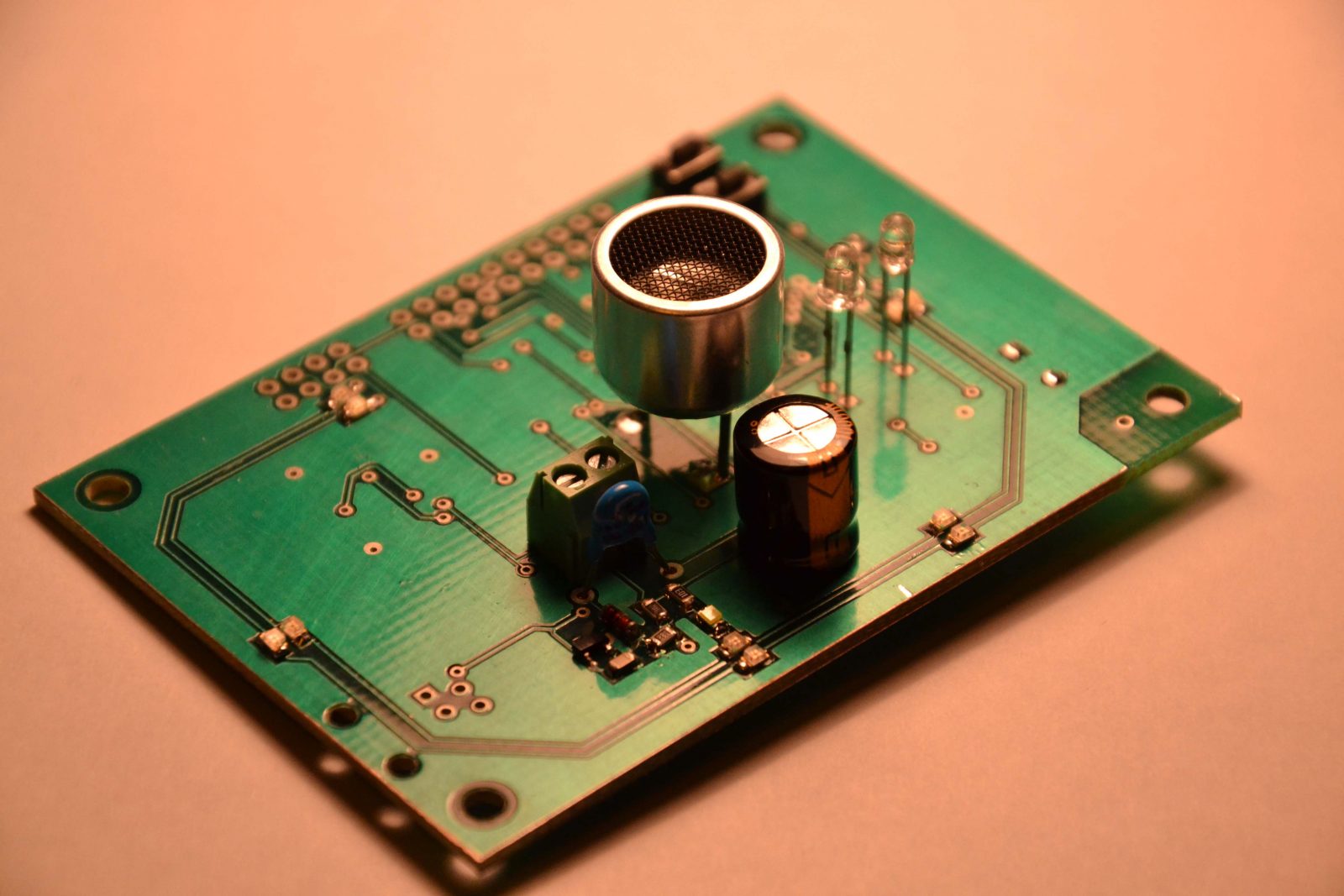 Ультразвуковой датчик занятости парковочного места с ZigBee